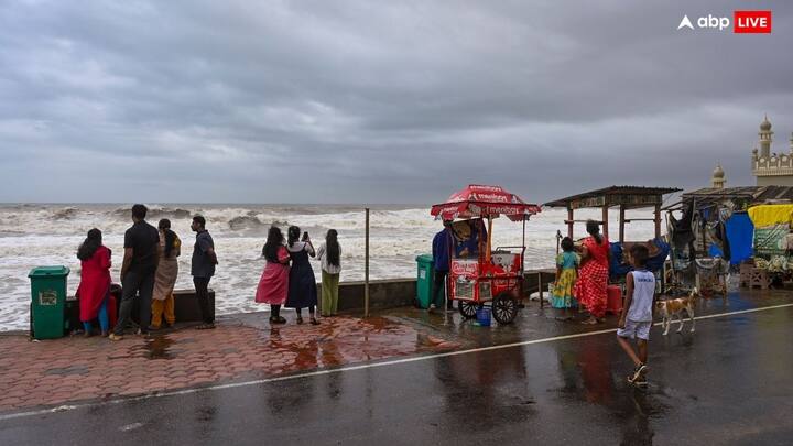 अगले चार- पांच दिनों में मानसून के पूरे उत्तर प्रदेश में छा जाने के आसार हैं. मौसम विभाग ने 29 जून तक मध्यम से भारी बारिश की संभावना जताई है. इसके बाद प्र बारिश की गतिविधियां में कमी आने की बात कही है.