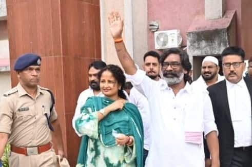 The High Court of Jharkhand granted bail to former Chief Minister Hemant Soren on Friday in a money laundering case linked to a land scam. (Image Source: X/@HemantSorenJMM)