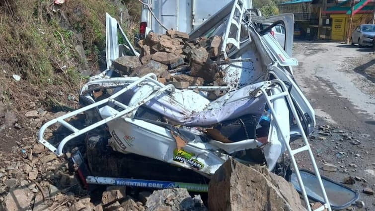 Himachal Pradesh Monsoon heavy damage  in many areas Sukhvinder Singh Sukhu order to staff ANN हिमाचल में 'तबाही' बनकर आया मानसून, शिमला में लैंड स्लाइड, कांगड़ा में बहा ब्रिज, सीएम ने दिए ये निर्देश