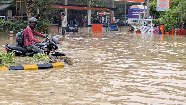 Monsoon in Delhi Heavy rains in Delhi alert issued for Punjab too Monsoon in Delhi- ਮਾਨਸੂਨ ਨੇ ਡੋਬੀ ਦਿੱਲੀ, 88 ਸਾਲਾਂ ਦਾ ਰਿਕਾਰਡ ਟੁੱਟਾ, ਪੰਜਾਬ ਲਈ ਵੀ ਅਲਰਟ ਜਾਰੀ
