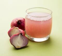 Onion Juice for Hair: ਲੰਬੇ ਅਤੇ ਮਜ਼ਬੂਤ ਵਾਲਾਂ ਦੇ ਲਈ ਇਸ ਤਰ੍ਹਾਂ ਕਰੋ ਪਿਆਜ਼ ਦਾ ਇਸਤੇਮਾਲ, ਜਾਣੋ ਵਰਤੋਂ ਦਾ ਸਹੀ ਤਰੀਕਾ