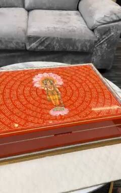 Anant-Radhika Wedding Invitation: चांदी का मंदिर और सोने की मूर्तियां, बॉक्स खोलते ही सुनाई देते हैं मंत्र, ऐसा है अनंत-राधिका का वेडिंग कार्ड