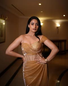 Aishwarya Sharma Glitters Like Gold In Bodycon Outfit; See Pics