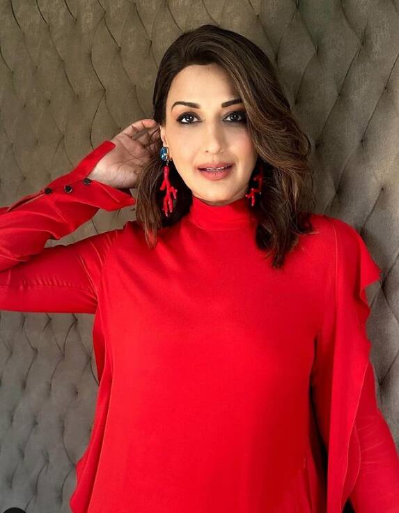 सोनाली बेंद्रे को साल 2018 में मेटास्टेटिक कैंसर हो गया था. वह भी अब ठीक हो चुकी हैं.