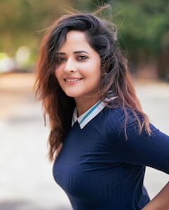 Anasuya Bharadwaj : అనసూయ వయసును తగ్గిస్తోంది గ్లామర్ డోస్ పెంచేస్తోంది.. కవ్వించు చూపులతో హృదయాలను కొల్లగొట్టేస్తోంది