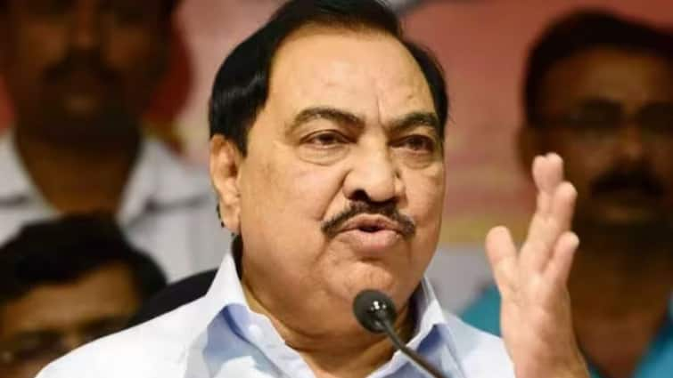 Eknath Khadse Slams Maharashtra Government on Maharashtra Budget 2024 2025 Marathi News Maharashtra Budget 2024 :  कर्ज फेडण्यासाठी पैसा नाही, नवीन योजनांसाठी कुठून आणणार? भाजपच्या वाटेवर असलेल्या खडसेंनी सरकारला डिवचलं!