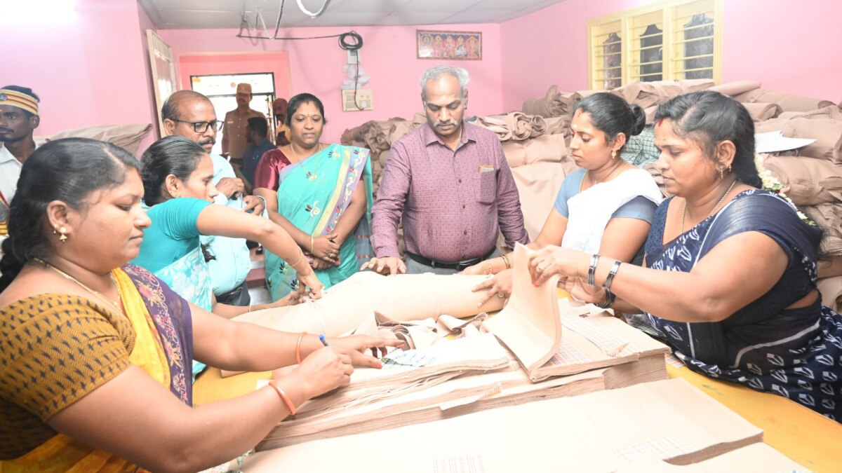 பள்ளி மாணவர்களுக்கு தைக்கப்படும் சீருடைகள் தரமாக இருக்க வேண்டும் - கலெக்டர் அறிவுரை