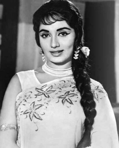 अभिनेत्री साधना के 'साधना हेयरकट' की दीवानी थी लड़किया, क्या आप जानते हैं क्यों एक्ट्रेस ने चुना था ये हेयरस्टाइल अभिनेत्री साधना के 'साधना हेयरकट' की दीवानी थी लड़किया, क्या आप जानते हैं क्यों एक्ट्रेस ने चुना था ये हेयरस्टाइल