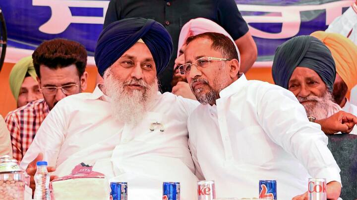 दलजीत सिंह चीमा ने कार्यकर्ताओं से बसपा के उम्मीदवार बिंदर कुमार को सपोर्ट करने को कहा है. वरिष्ठ शिअद नेता ने यह भी कहा कि उन्होंने सुरजीत कौर से उपचुनाव न लड़ने का अनुरोध किया है. नामांकन वपिस लेने की आखिरी तारीख 26 जून थी. सुरजीत कौर को पहले ही शिअद का चुनावी सिंबल अलॉट कर दिया गया है और सुरजीत उन्ही 15 प्रत्याशियों में शामिल थीं, जो आप विधायक शीतल अंगुराल के इस्तीफे के बाद उपचुनाव के मैदान में हैं.