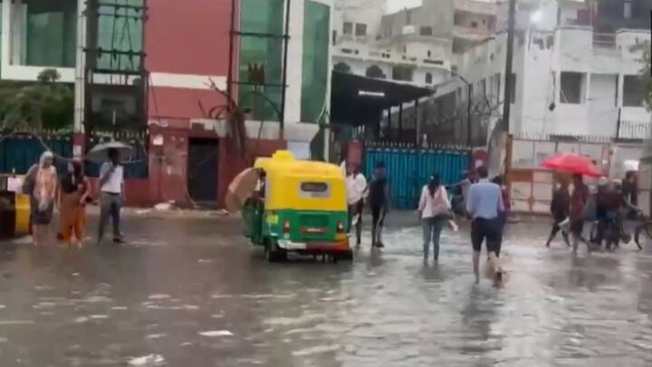 दिल्ली NCR के कई इलाकों में जलभराव की स्थिति देखने को मिली. बता दें दिल्ली एनसीएर में अक्सर बारिश के बाद जलजमाव की समस्या देखी जाती है.