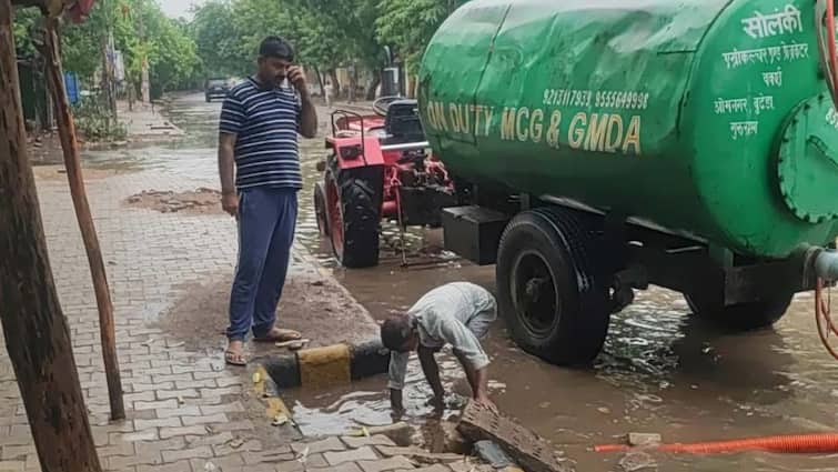 Haryana Rain News Gurugram Municipal Corporation issue helpline number deal with Waterlogging ANN नगर निगम ने जलभराव से निपटने के लिए कसी कमर, शिकायत के लिए विशेष हेल्पलाइन नंबर जारी