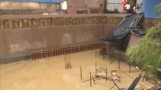 Delhi Rains: दिल्ली के वसंत कुंज में बड़ा हादसा, निर्माणाधीन इमारत के गड्ढे में गिरे ​तीन मजदूर, तलाश जारी