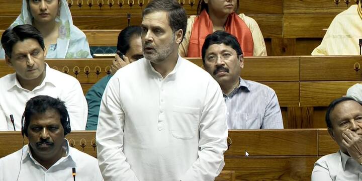राहुल गांधी को नेता प्रतिपक्ष के लिए हर महीने 3 लाख 30 हजार रुपये सैलरी के साथ वो सभी सुविधाएं मिलेंगी, जो केंद्रीय मंत्रियों को मिलती हैं.