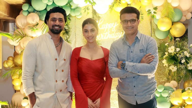 Dev shares Rukmini Birthday Photos mother and mother in law Entertainment News Update Tollywood Dev on Rukmini Birthday: রুক্মিণীর জন্মদিনে আমন্ত্রিত সৌরভ-বাবুল, বার্থডে গার্লের পাশে পাশে রইলেন দেব