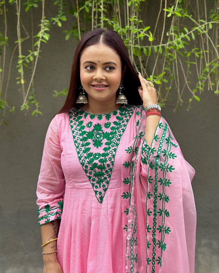 त्याच वेळी, ती तिच्या स्पष्टवक्ते विधानांमुळे देखील नेहमीच चर्चेत असते.