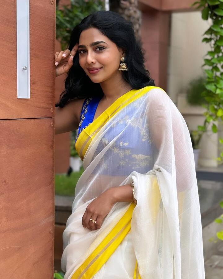 సోషల్ మీడియాలో యాక్టివ్ గా ఉండే ఐశ్వర్య లేటెస్ట్ గా ఇన్ స్టాగ్రామ్ లో షేర్ చేసిన ఫొటోస్ ఇవి...