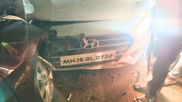 Nashik Accident Two cars collided in Pathardi Phata drunken Young Man argues with citizens saying that his sister is in police Maharashtra Marathi News Nashik Accident : मद्यधुंद तरुणाचा नाशकात धिंगाणा, महिलेच्या कारला धडक, बहिण पोलीस दलात असल्याचे सांगत अरेरावी