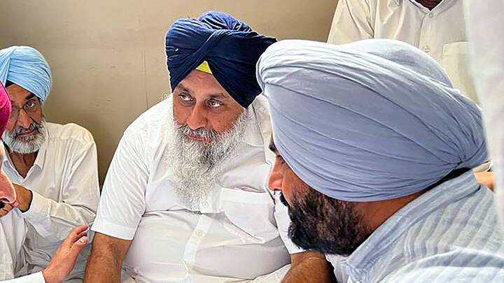 समर्थन वापिस लेने के पीछे का कारण ये है कि जागीर कौर और वडाला अब बागी पार्टी नेताओं में शामिल हैं. इन्होंने सुखबीर बादल से पार्टी प्रमुख के पद से इस्तीफा देने की मांग की है.