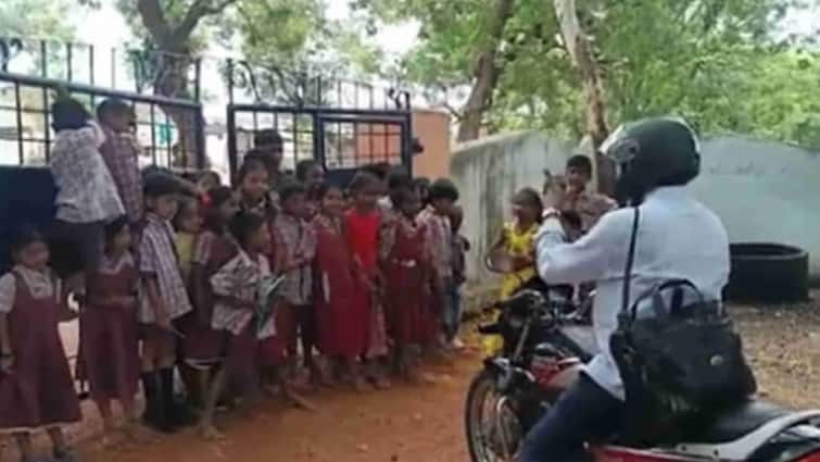 two ZP School Students in Jangaon and Suryapet districts shed tears after teachers were transferred Telangana news : బదిలీపై వెళుతున్న ఉపాధ్యాయులు.. వెళ్లొద్దంటూ కన్నీరు మున్నీరుగా విలపించిన విద్యార్థులు