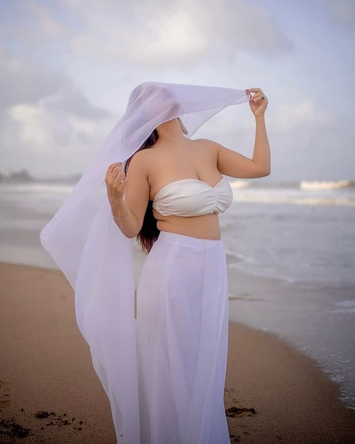 નેહા મલિકનો આ ગ્લેમરસ અંદાજ સોશિયલ મીડિયામાં વાયરલ થઈ રહ્યો છે.