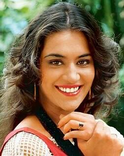 80 के दशक में प्रिया तेंदुलकर ने फिल्मों के अलावा कई टीवी सीरियलों में भी काम किया और अपने एक्टिंग टैलेंट की बदौलत दर्शकों के दिलों में जगह बनाई. 1985 में आए टीवी शो 'रजनी' ने प्रिया को घर-घर में पहचान दिला दी. लेकिन सिर्फ 47 की साल की उम्र में ही प्रिया का 19 सितंबर 2002 को हार्ट अटैक से निधन हो गया था. प्रिया तेंदुलकर को ब्रेस्ट कैंसर था.