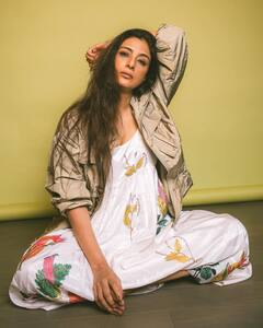 Tabu : అమృతం తాగితే ఇలా ఉంటారు..హాఫ్ సెంచరీ కొట్టినా  బ్యాచిలర్ లైఫ్ ఎంజాయ్ చేస్తోన్న టబు రీసెంట్ ఫొటోస్!