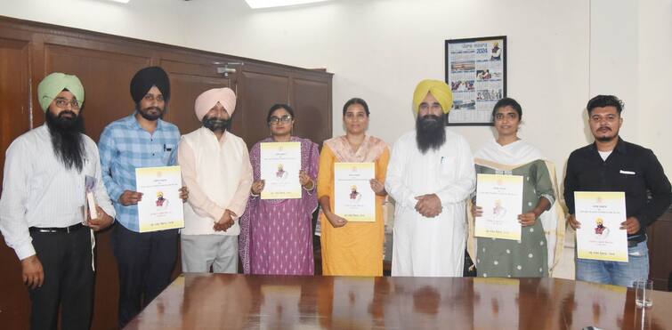 Animal Husbandry Minister Gurmeet Singh Khudian Hands Over Job Letters To Youth Punjab News: ਪਸ਼ੂ ਪਾਲਣ ਵਿਭਾਗ 'ਚ ਹੋਈਆਂ ਨਵੀਆਂ ਭਰਤੀਆਂ, ਮੰਤਰੀ ਨੇ ਵੰਡੇ ਨਿਯੁਕਤੀ ਪੱਤਰ 