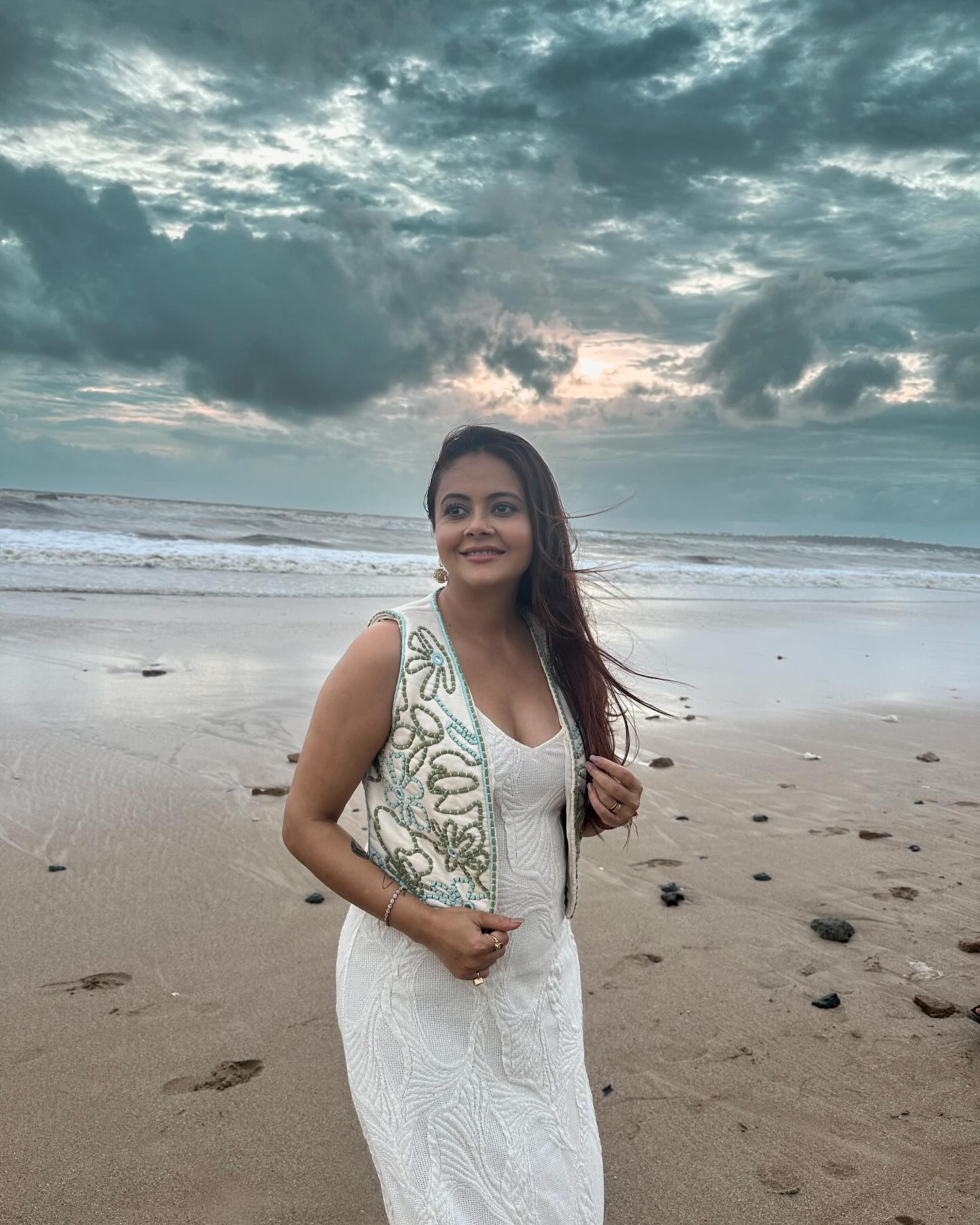 Devoleena Bhattacharjee to be a mother? Baby bump seen in latest photos! | Devoleena  Bhattacharjee Pregnancy: देवलिना भट्टाचार्जी होणार आई? ताज्या फोटोंमध्ये  दिसतोय बेबी बंप!