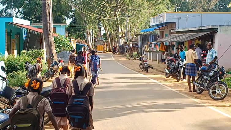 Dharmapuri news siththeri hill Risk of disaster to nature and mountain people - TNN ‘எழில் சூழ்ந்த இயற்கையை பாழாக்குறீங்களே' ... டாஸ்மாக்கே வேண்டாம் கொதிக்கும்  மலைவாழ் மக்கள்