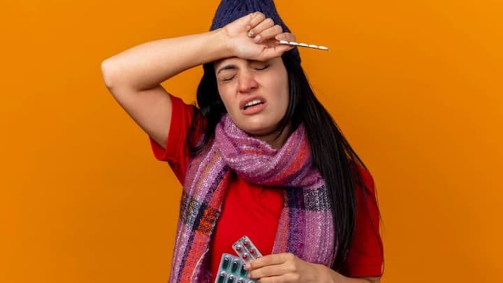 हाइपरपाइरेक्सिया, या 106°F या उससे अधिक का बुखार. एक इमरजेंसी है.  यदि बुखार को कम नहीं किया जाता है. तो यह शरीर के ऑर्गन को डैमेज कर सकता है. इस स्थिति में मौत हो सकती है.