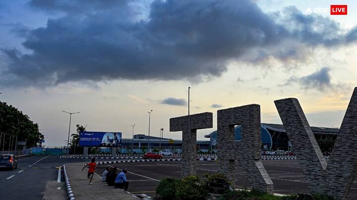 मौसम विभाग के अनुसार, जम्मू कश्मीर में आज भारी बारिश के साथ ही बिजली गिरने की भी आशंका जताई गई है. वहीं दक्षिण-पश्चिम मानसून के जम्मू में बचे हुए हिस्से में आगे बढ़ने के लिए परिस्थितियां अनुकूल होने के आसार बन गए हैं.