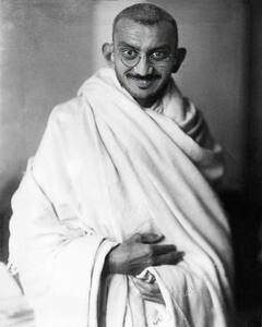 Bapu ENGLAND के लिये तू तो हानिकारक है... भारताच्या विजयानंतर अक्षरच्या मीम्सची लाट