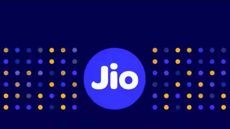 ઘણા મોંઘા થઈ ગયા છે હવે Jio ના રિચાર્જ પ્લાન, જો તમે પૈસા બચાવવા માંગતા હોવ તો અજમાવો આ ટ્રિક્સ jio recharge plans price hike but user can save money on these annual plans read full article in Gujarati ઘણા મોંઘા થઈ ગયા છે હવે Jio ના રિચાર્જ પ્લાન, જો તમે પૈસા બચાવવા માંગતા હોવ તો અજમાવો આ ટ્રિક્સ