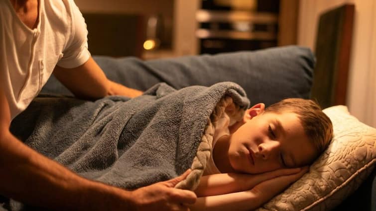 How do older children wet the bed?  Know what disease is linked to it