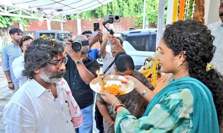 Soren's wife Kalpana Soren, a JMM legislator, thanked the judiciary and people for their support. (Image Source: X/@JMMKalpanaSoren)