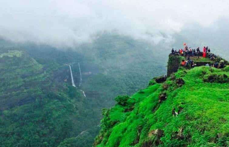 Tourists will have to take online permission to go to the tourist spot orders of Nashik district officials पर्यटनस्थळी जाताय? थांबा आता घ्यावी लागणार ऑनलाईन परवानगी, नाशिक जिल्ह्याधिकाऱ्यांचे यंत्रणांना आदेश