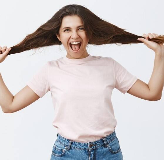 ਪਿਆਜ਼ ਦੇ ਰਸ ਨੂੰ ਛਾਣ ਕੇ ਜਾਂ ਸੂਤੀ ਕੱਪੜੇ ਨਾਲ ਫਿਲਟਰ ਕਰਕੇ ਵੱਖ ਕਰੋ ਅਤੇ ਇਸ ਵਿਚ 2 ਚਮਚ ਐਲੋਵੇਰਾ ਜੈੱਲ ਅਤੇ 2-3 ਬੂੰਦਾਂ ਟੀ ਟ੍ਰੀ ਆਇਲ ਜਾਂ ਰੋਜ਼ਮੇਰੀ ਅਸੈਂਸ਼ੀਅਲ ਆਇਲ ਪਾਓ। ਹਰ ਚੀਜ਼ ਨੂੰ ਚੰਗੀ ਤਰ੍ਹਾਂ ਮਿਲਾਉਣ ਤੋਂ ਬਾਅਦ, ਇਸ ਨੂੰ ਸਿਰ ਦੀ ਚਮੜੀ ਅਤੇ ਵਾਲਾਂ 'ਤੇ ਇਕ ਘੰਟੇ ਲਈ ਛੱਡ ਦਿਓ। ਬਾਅਦ ਵਿੱਚ ਆਪਣੇ ਵਾਲਾਂ ਨੂੰ ਸ਼ੈਂਪੂ ਕਰੋ।