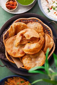 Kachori Recipe : ਜੇਕਰ ਤੁਸੀਂ ਸ਼ਾਮ ਨੂੰ ਕੁਝ ਮਸਾਲੇਦਾਰ ਖਾਣਾ ਚਾਹੁੰਦੇ ਹੋ ਤਾਂ ਘਰ 'ਚ ਹੀ ਬਣਾਓ ਇਹ ਸਵਾਦਿਸ਼ਟ ਕਚੋਰੀ