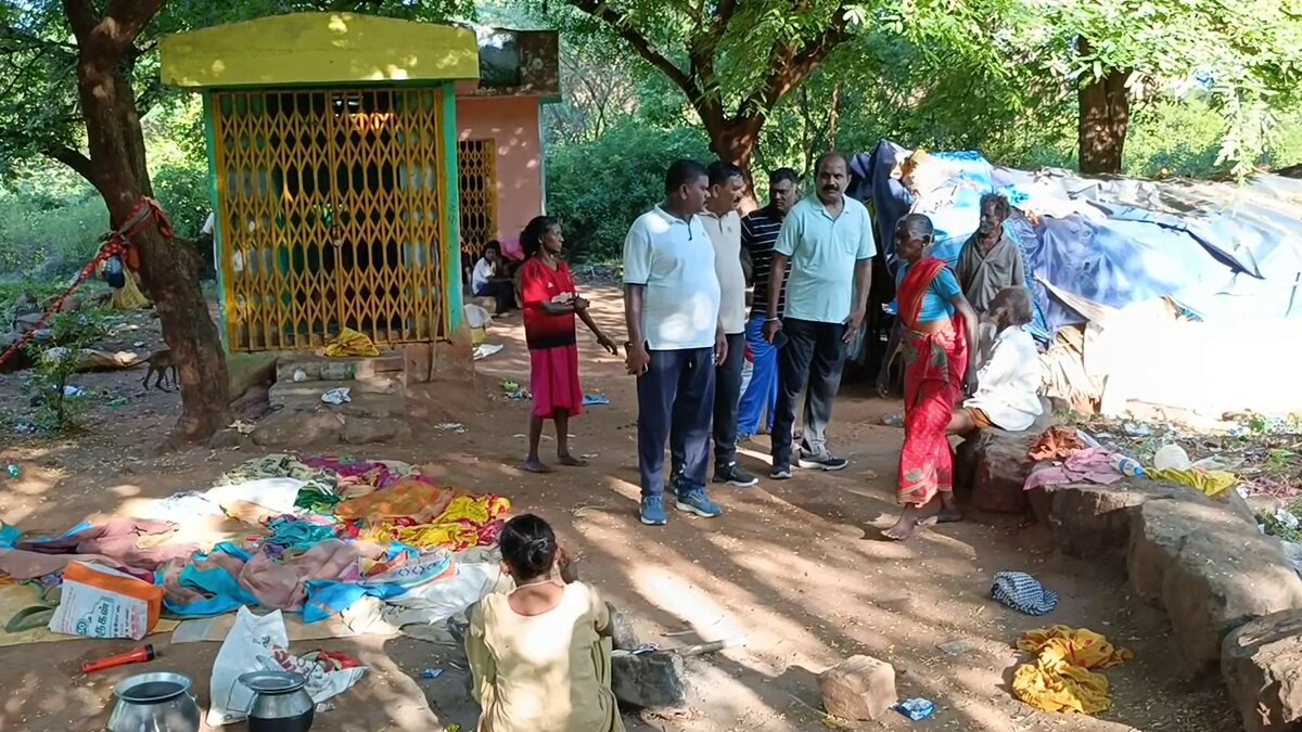 கள்ளச்சாராய வேட்டை; சிறுமலை அடிவார வனப்பகுதியில் 50 போலீஸ் திடீர் சோதனை