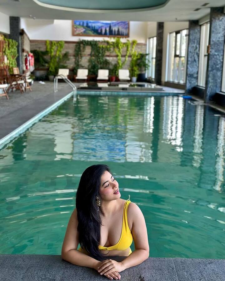 ટીવી એક્ટ્રેસ નિકિતા શર્મા શો કરતા સોશિયલ મીડિયા પર વધુ ફેમસ છે. દરરોજ અભિનેત્રી તેની સિઝલિંગ પોસ્ટ દ્વારા તેના ચાહકોને દિવાના બનાવે છે.