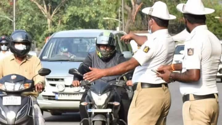 आप चाहें तो चाबी निकालने वाले ट्रैफिक पुलिस कर्मी की वीडियो बना सकते हैं. जो कि सबूत के तौर पर बाद में आप अदालत में दाखिल कर सकते हैं.