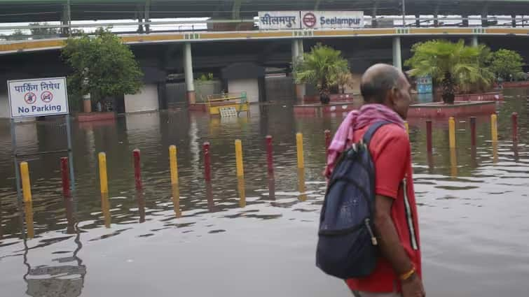 Torrential rains in Delhi, 88 years old record broken, 5 people died Delhi Weather Today: દિલ્લીમાં મૂશળધાર વરસાદ, 88 વર્ષનો રેકોર્ડ તૂટ્યો,5 લોકોનાં મોત