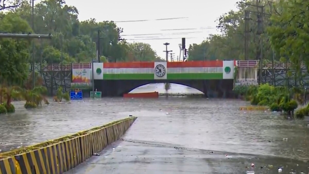 Delhi Weather: मूसलाधार बारिश के 24 घंटे बाद कैसी दिख रही है दिल्ली, देखें तस्वीर