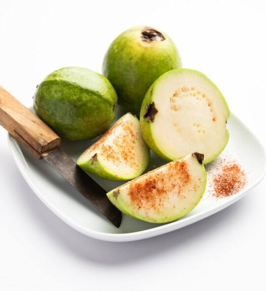 If someone is allergic, then consuming roasted guava can prove to be beneficial. Actually, allergy problems are more common among those people who have high histamine levels. In such a situation, you can reduce this problem by eating roasted guava.