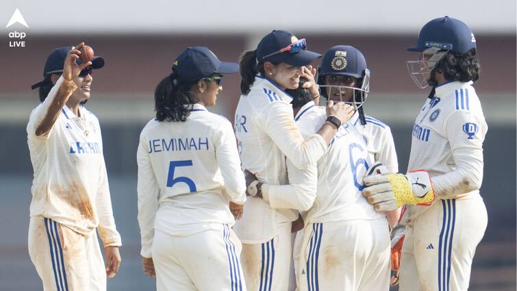Indian Women Cricket Team score world record run vs South Africa Women in 1st Test IND W vs SA W: শেফালি-স্মৃতির দৌরাত্ম্যে ভারতের বিশ্বরেকর্ড, দ্বিতীয় দিনশেষে ম্যাচের রাশ হরমনপ্রীতদের দখলে