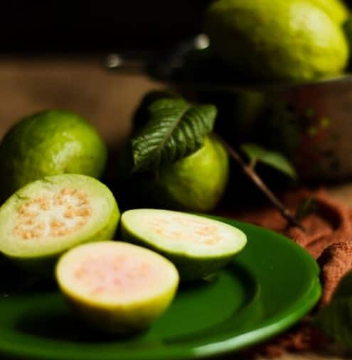 In ancient times, it was believed that eating roasted guava prevents infectious diseases in the body. In such a situation, when the weather is changing, you can avoid cold and cough by eating it.