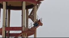 भरतपुर: गंदा पानी घर में घुसने से महिलाएं परेशान, पानी की टंकी पर चढ़कर किया प्रदर्शन