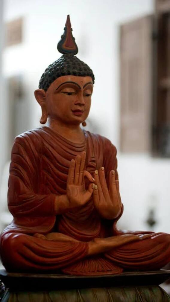 புத்தர் சிலையை எந்த திசையில் வைத்தால் நிம்மதி பெருகும்?