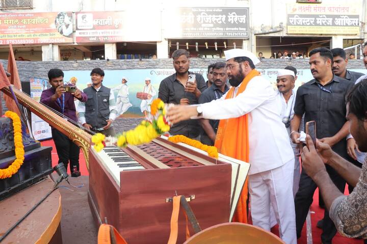 प्रस्थान सोहळा 'याचि देही याचि डोळा' अनुभवण्यासाठी मोठ्या संख्येने वारकरी आळंदीत दाखल झाले.