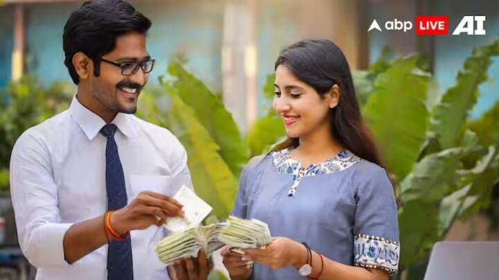 एसबीआयने क्रेडिट कार्डच्या माध्यमातून केल्या जाणाऱ्या सरकारी ट्रान्झेक्शनवर रिवॉर्ड पॉइंट्स देण्याचे बंद करण्याचा निर्णय घेतला आहे. हा नवा निर्णय 1 जुलै 2024 पासून लागू होईल.